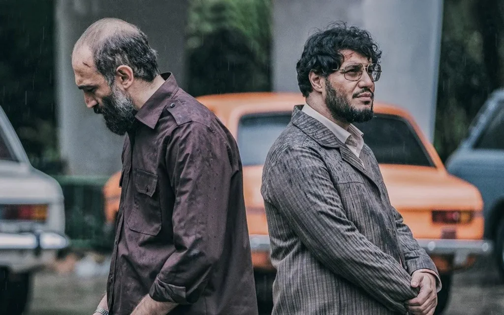 دانلود فیلم ماجرای نیمروز: رد خون (Midday Event: Trace of Blood 2019) : خیانت در بحبوحه عملیات مرصاد فیلم ایرانی ماجرای نیمروز رد خون 1397 با کیفیت SD, HD, FHD, QHD, BLURAY و لینک دانلود مستقیم.